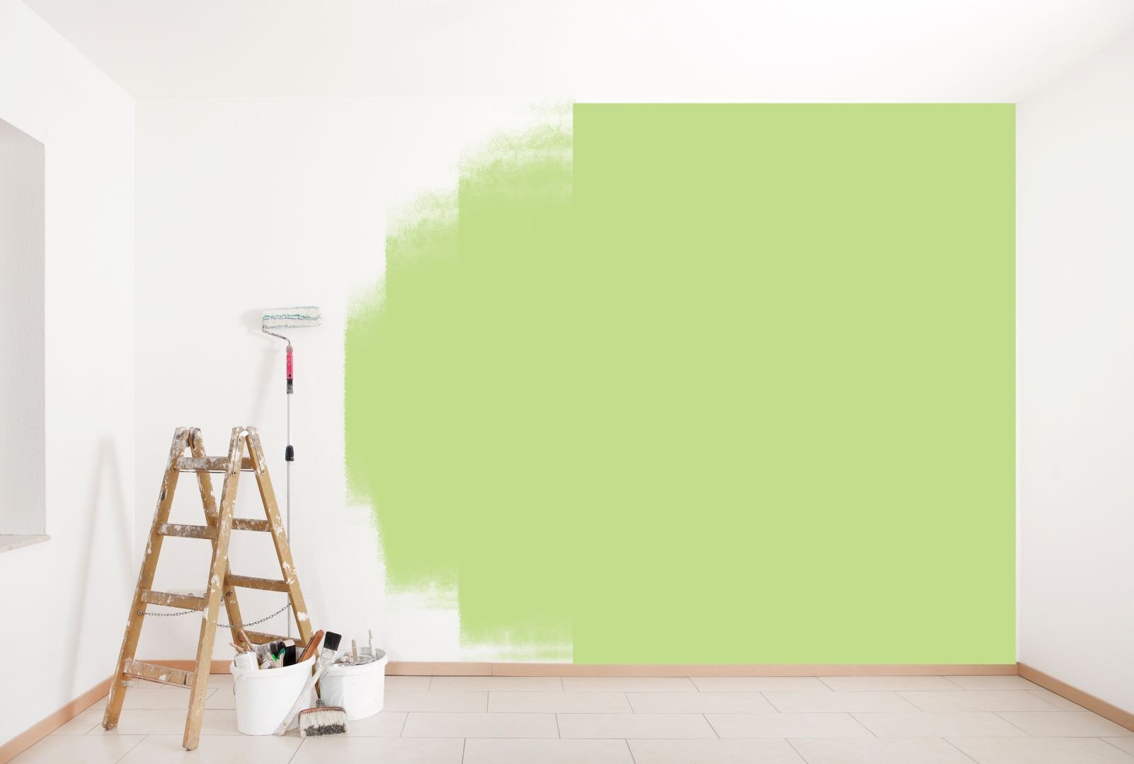 Eine grüne Wand streichen
